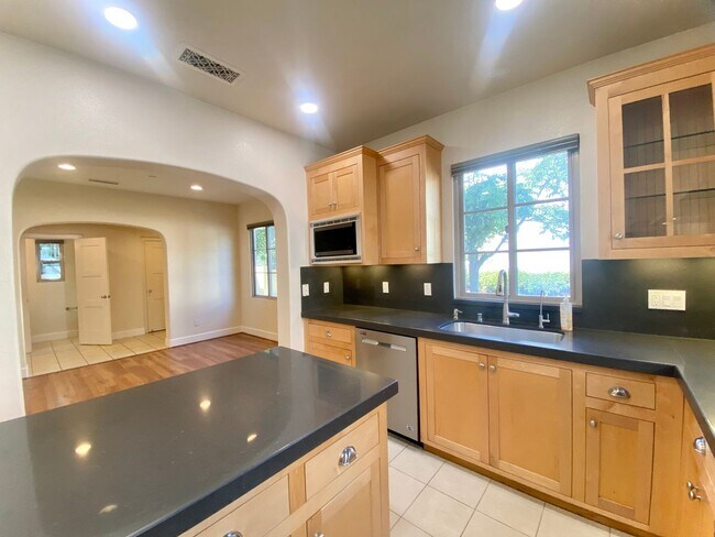 Building Photo - Modern Fremont Home with Expansive Loft for Rent!