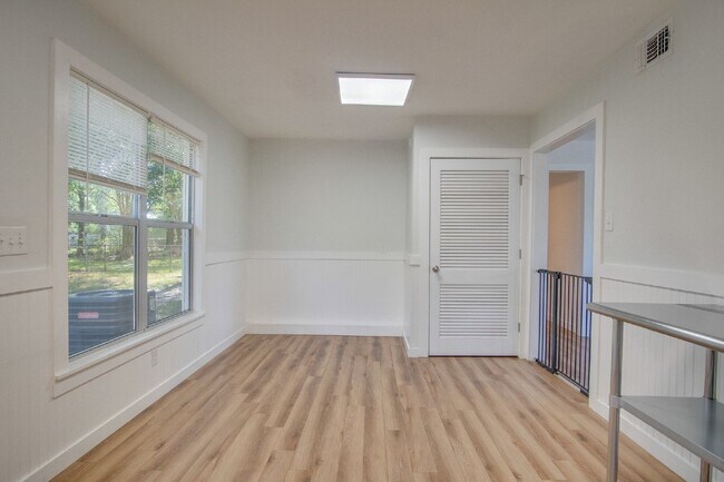 Building Photo - Centrally Located Pensacola 3BR/2BA Home Near Cordova Mall, Pensacola International Airport, Hosp...