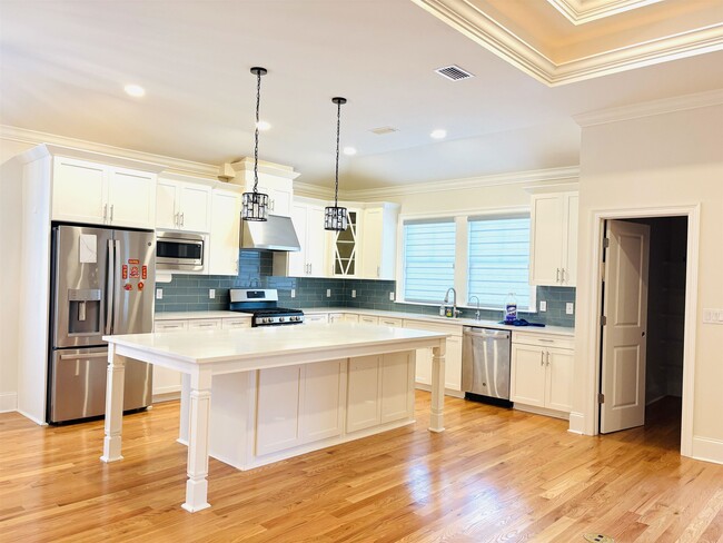 Building Photo - 2506 Blue Ridge Dr