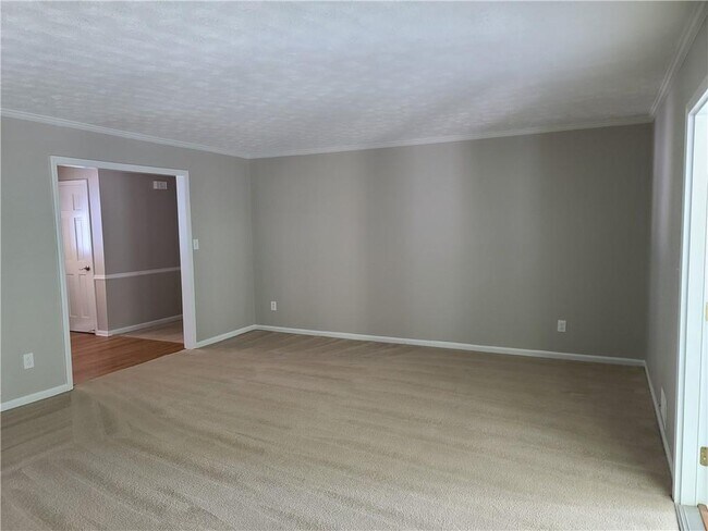Building Photo - 2520 Riverglenn Cir
