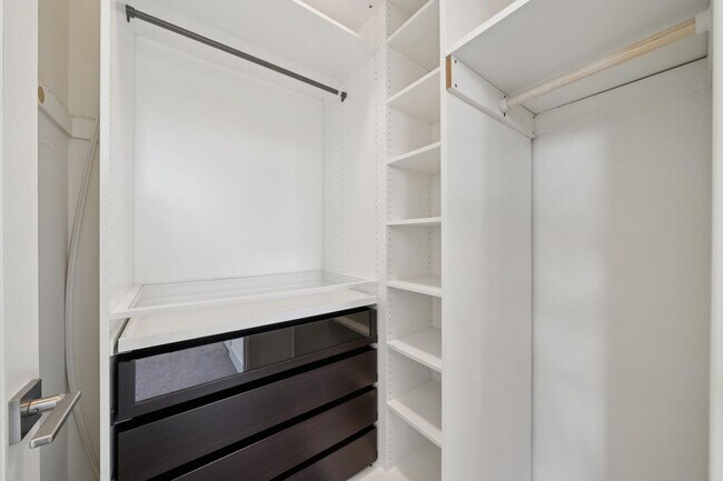 Building Photo - Modern 2021 Townhome | 3BD | EV Charger | Near Google & Downtown Mountain View