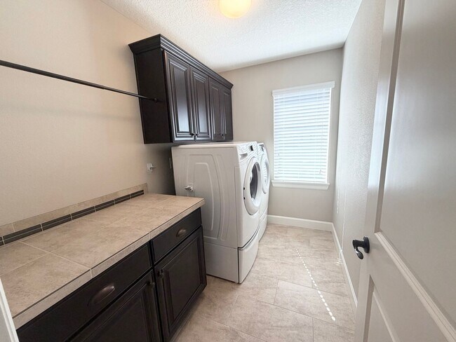 Building Photo - Beautiful 5 Bedroom with Den/Office and Large Bonus Room in Bethany Ridge!!!