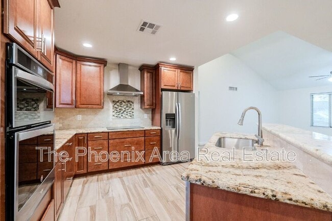 Building Photo - 3231 N Woodburne Dr