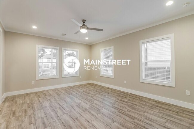 Building Photo - 4 Bedroom Pet-Friendly Home in Houston, TX with Main Street Renewal