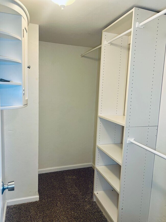 Building Photo - Simpson310