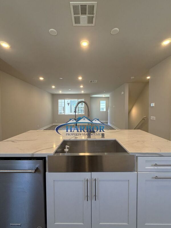 Building Photo - 1492 W Sunrise Ln