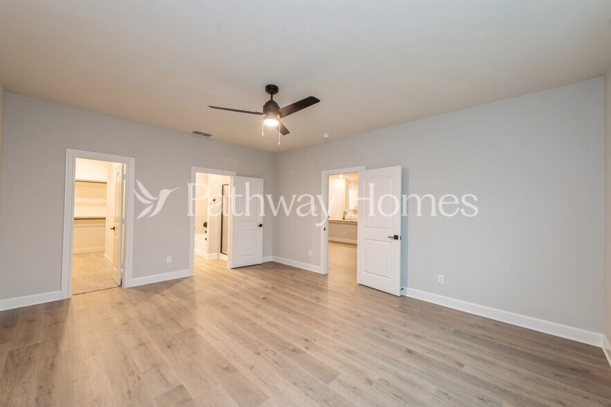 Building Photo - 624 Brookside Dr