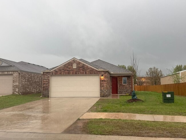 Building Photo - *Pre-leasing* NEWER Four Bedroom | Two Bath in Springdale!