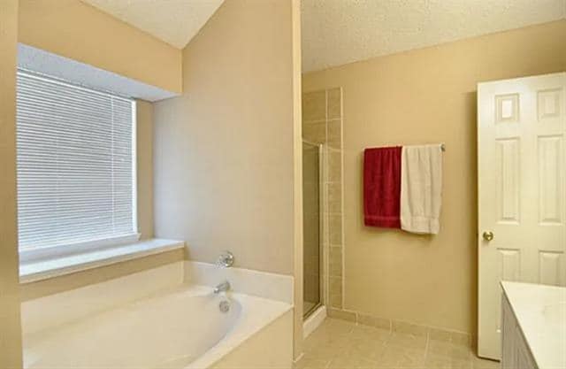 Building Photo - 2081 Amherst Dr