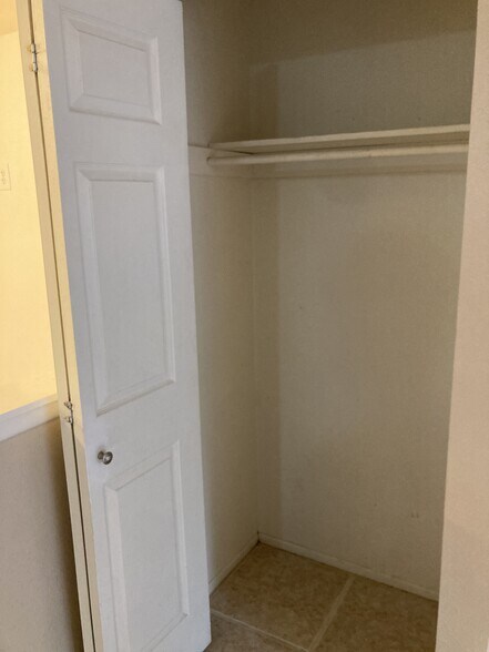 Building Photo - 4715 Scenic Cir