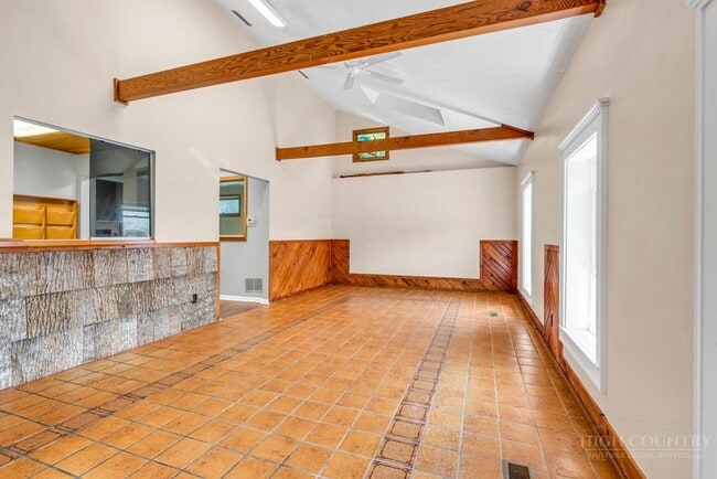 Building Photo - 483 NC-105 Extension