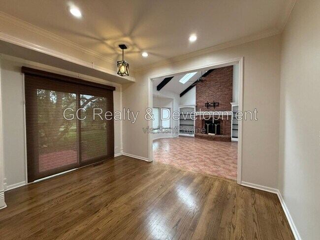 Building Photo - 882 Clarendon Ln