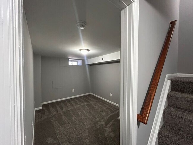 Building Photo - 2 Bedrooms 2 Bathrooms