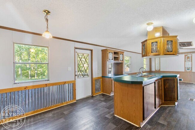 Building Photo - Enjoy the peace and quiet of the country!