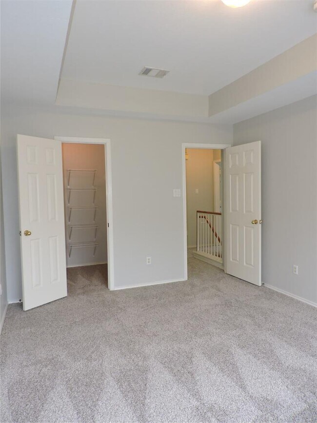 Building Photo - 9201 Brodie Ln