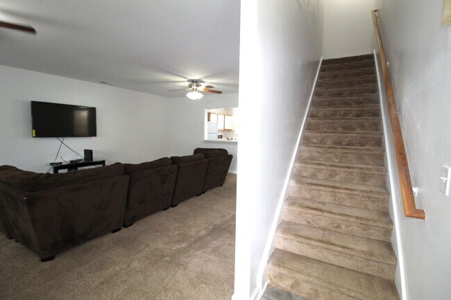 Building Photo - 486 Pheasant Run Cir