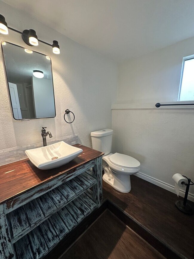 Building Photo - 9441 Maple Dr NE