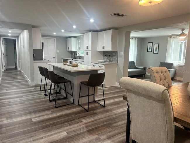 Building Photo - 12922 Post Rd