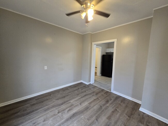 Building Photo - 214 Edwards St