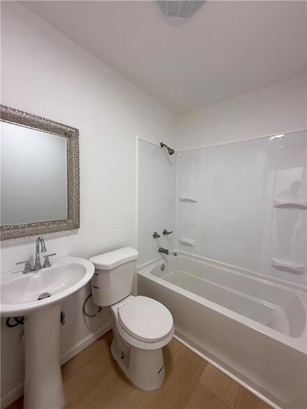 Building Photo - 402 Havens St