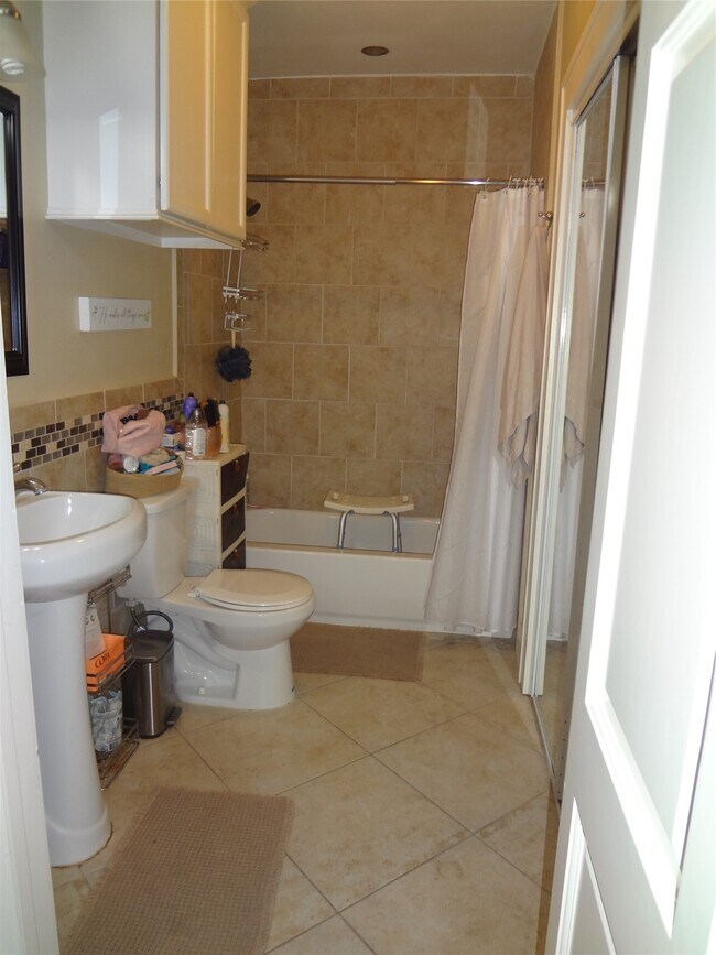 Building Photo - 307 E 28th St