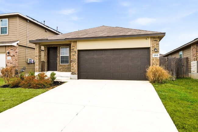 Building Photo - Charming 3-Bed 2 Bath Oasis with Amazing Amenities