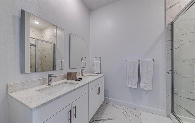 Building Photo - 400 Famagusta Dr