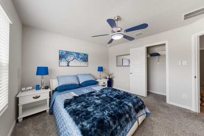 Building Photo - Stylish 3-Bed Home with Island Kitchen, Private Patio & Fenced Yard in Seguin