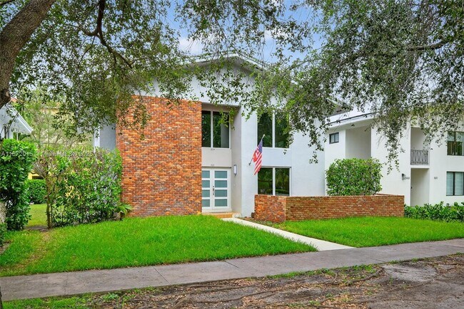 Primary Photo - 537 Menendez Ave