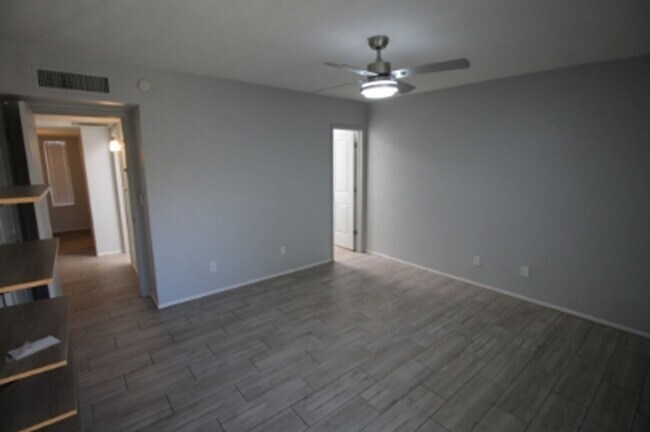 Building Photo - Highly Desirable East Side Townhome – 2 Bed, 2 Bath – Move-In Ready!