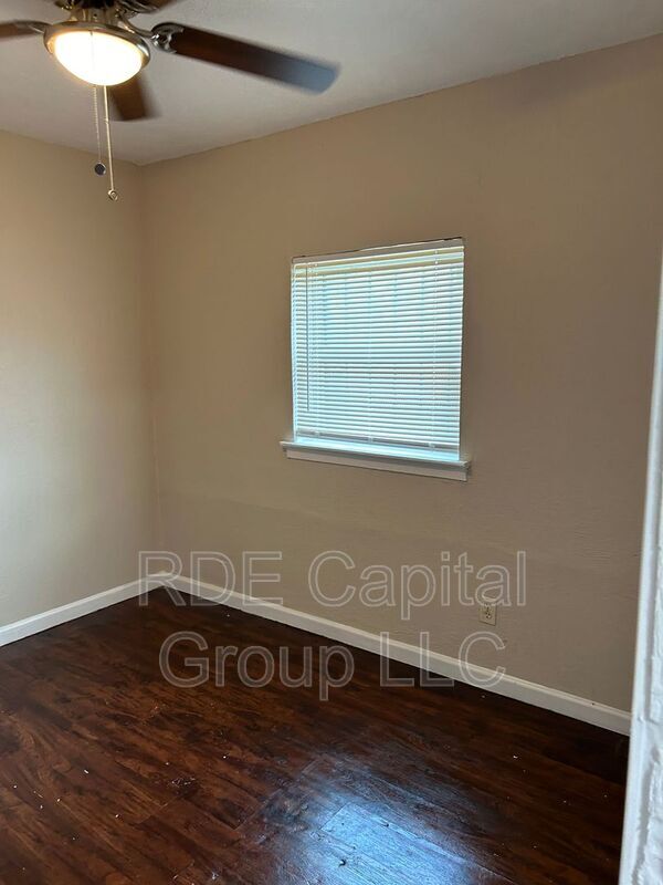 Building Photo - 1037 E Tucker St