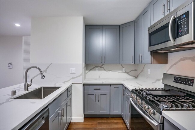Interior Photo - 4040-4060 S Hoover St (B)