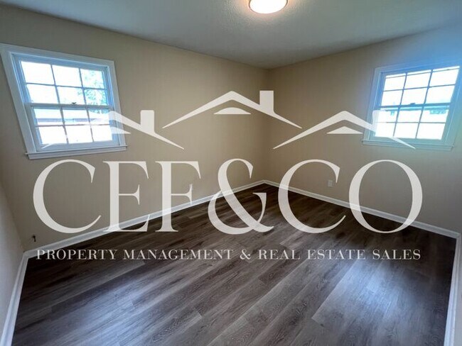 Building Photo - Adorable 2 bedroom 1 bathroom duplex now available in Inman!