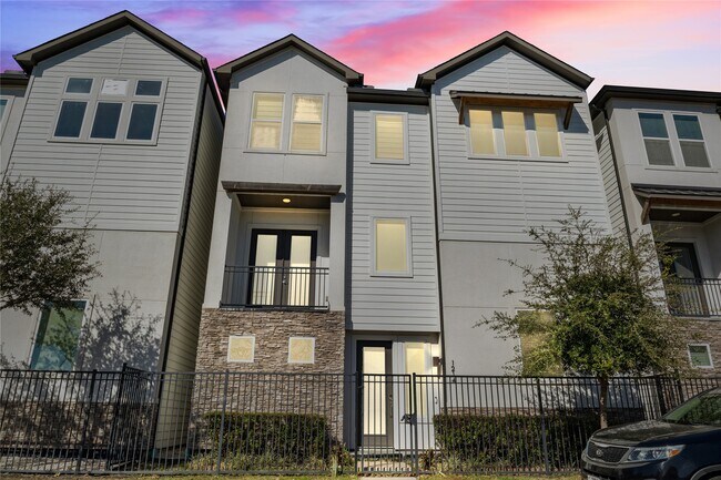 Primary Photo - 1214 Upton St