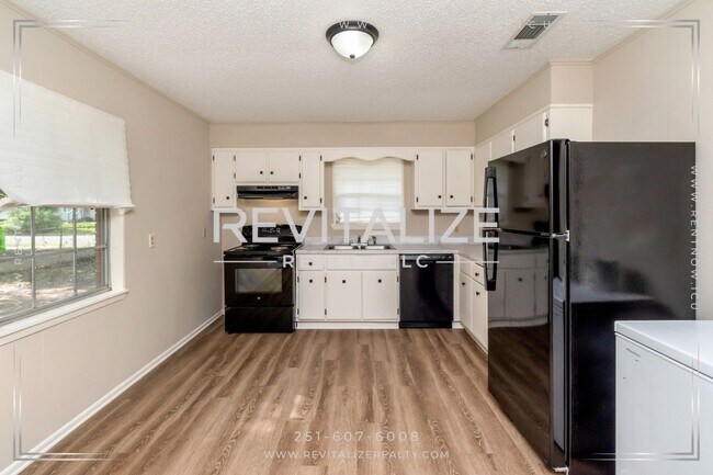 Building Photo - 3 Bedroom Bungalow in Mobile