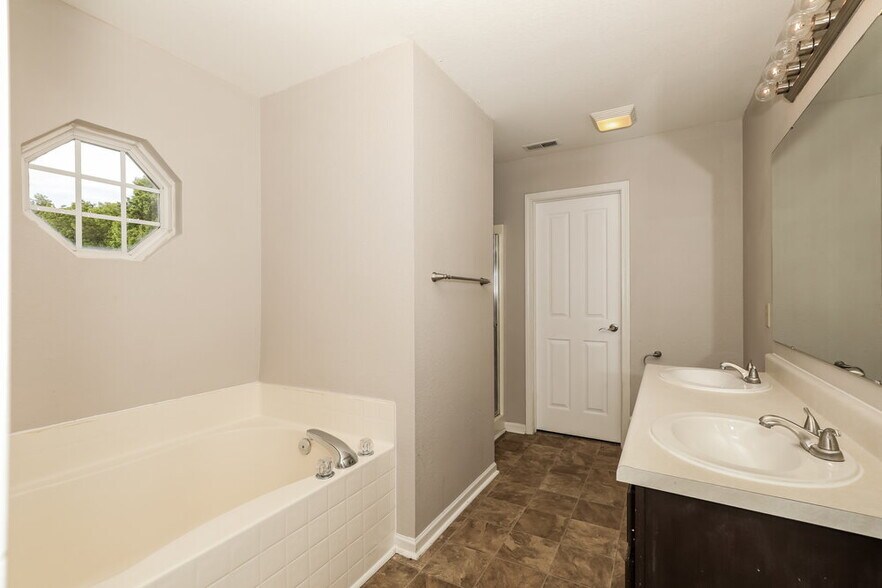 Building Photo - 18864 Prairie Crossing Dr