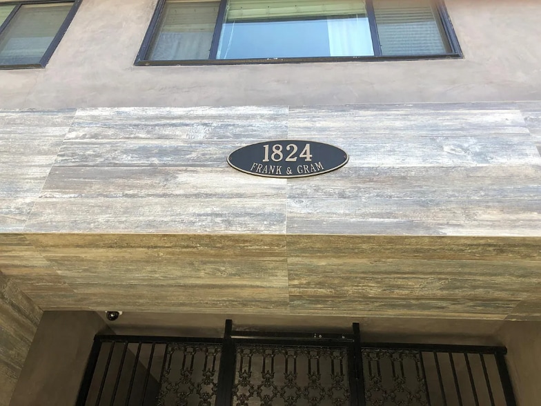 Building Photo - 1824 N Gramercy Pl