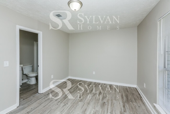 Building Photo - Enjoy living the good life in this 4 bedroom, 2 bathroom home