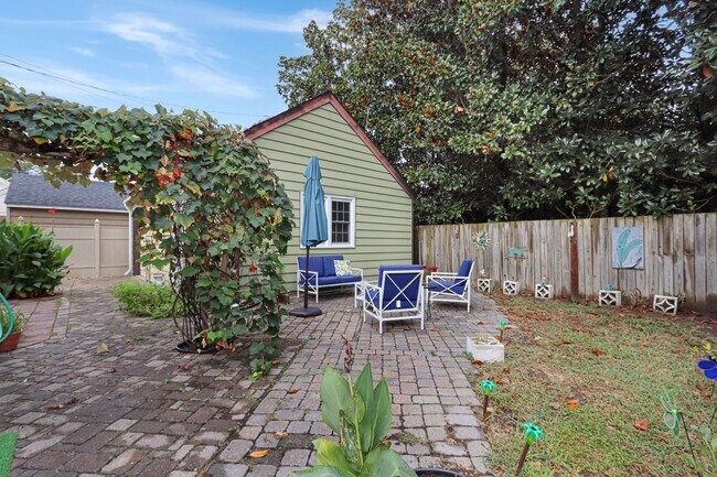 Building Photo - Beautiful Waterview Home on Chesapeake Ave...