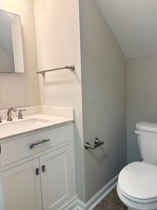 Building Photo - 2922 Glenridge Dr