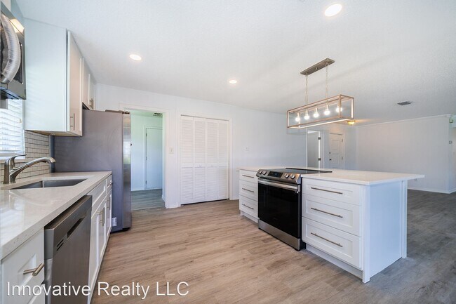 Building Photo - 3 br, 2 bath House - 15 Wisteria Dr.