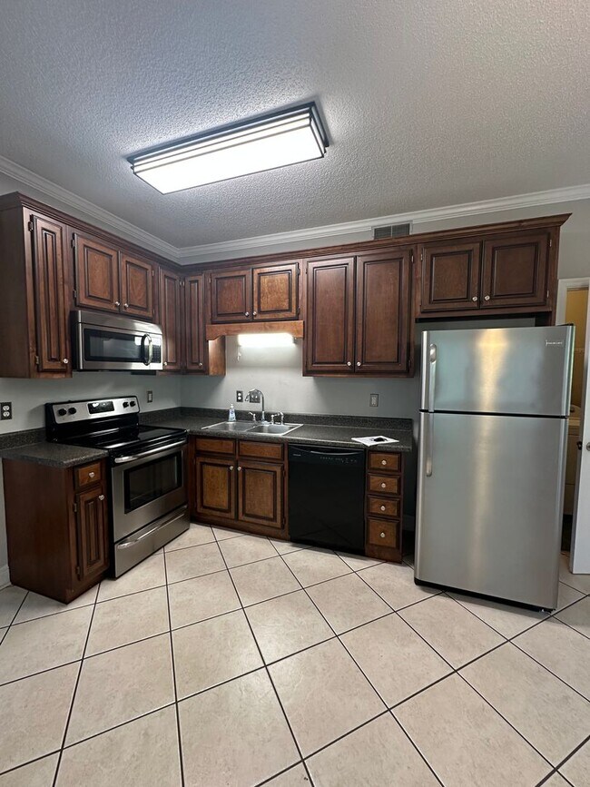 Building Photo - 2 bedroom, 2 1/2 bathroom condo
