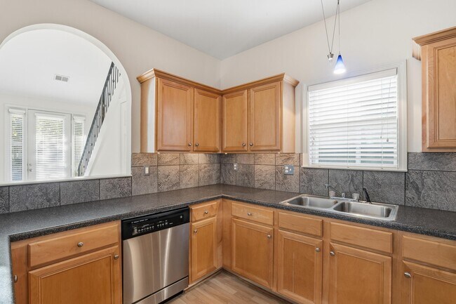 Building Photo - 1198 Island Pl E