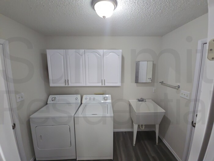 Building Photo - 201 Steller Ln