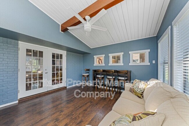 Building Photo - 1174 Mooncrest Dr