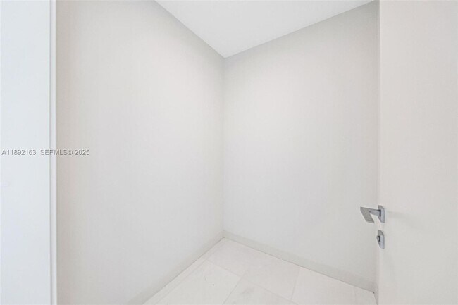 Building Photo - 300 Biscayne Blvd Way