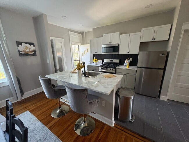 Building Photo - Charming 3BR Townhome in Baltimore Lake Montelbello