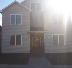 Building Photo - 330-332 Green St