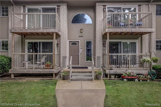 Building Photo - 3501 W 14 Mile Rd