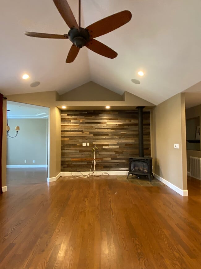 Building Photo - 12609 Oak Cir